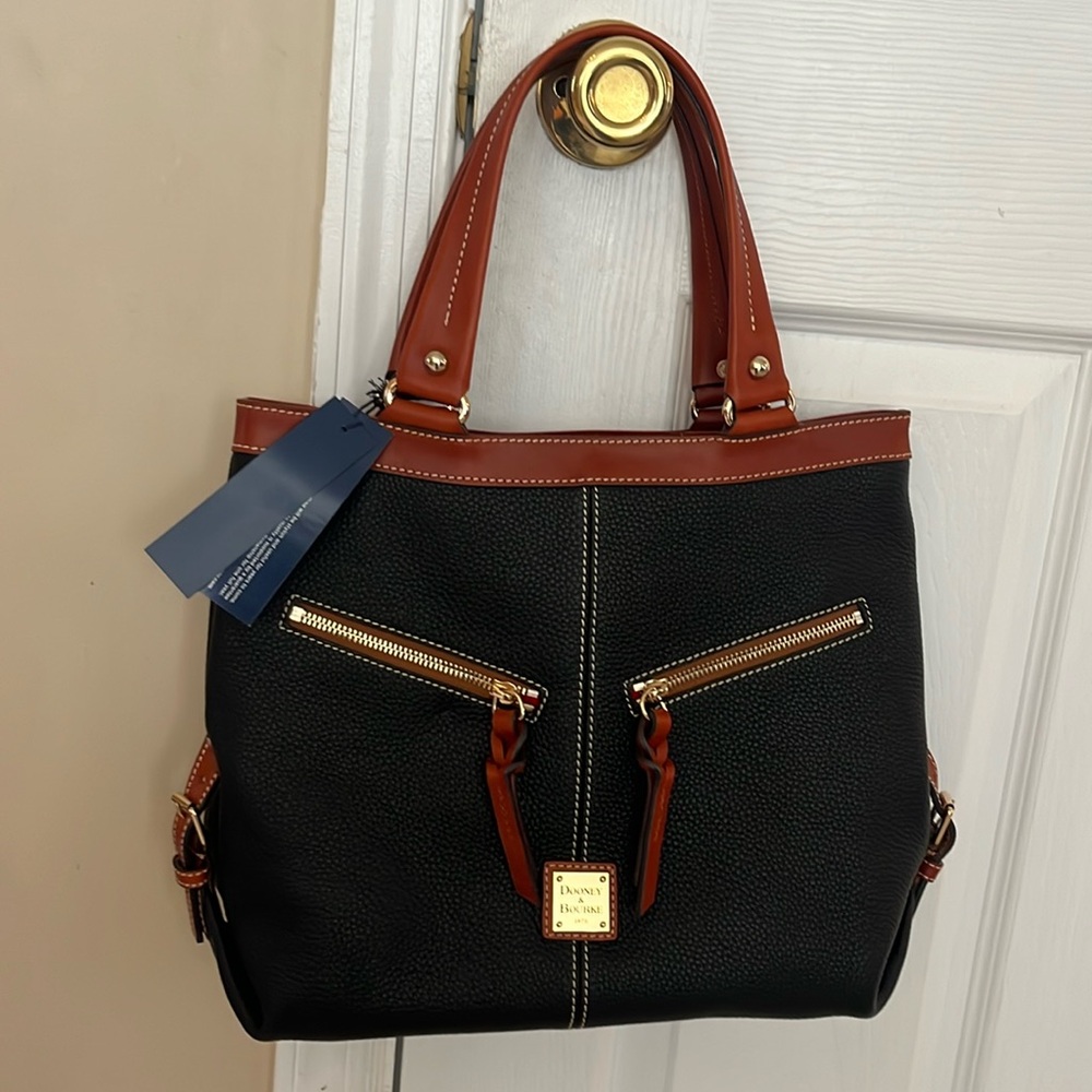 Black leather Dooney and bourke purse. “Small Sara bag”